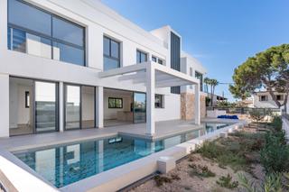 Casa a Son Verí. Nueva construcción impresionante chalet de 200 m2 con vistas al