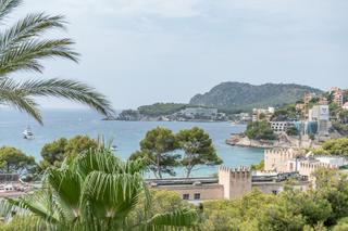 Casa a Peguera. Fantástica villa con licencia vacacional, piscina y vistas al ma