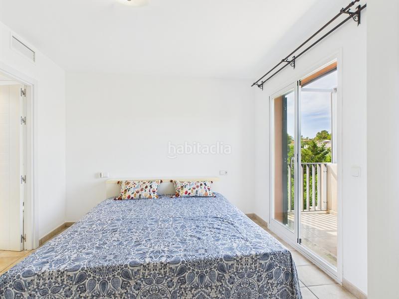 Foto 0f61e282-b726-4a6d-9142-77036060f1b8. Alquiler casa adosada encantadora casa adosada de dos dormitorios en residencia de lujo cala vinyas contrato temporal en Calvià