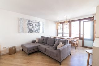 Alquiler Apartamento en Santa Catalina. Piso reformado de dos dormitorios con balcón en santa catalina