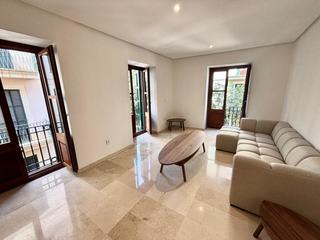 Lloguer Pis a Cort. Elegante apartamento de dos dormitorios y dos baños en el centro