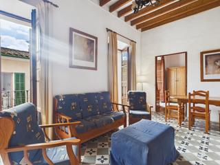 Casa aparellada a Lloseta. Encantadora casa en lloseta para renovar con piscina y jardin
