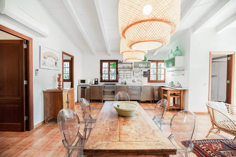 Foto f0fe511d-b297-4b14-8d51-04ad308c38a5. Alquiler masía preciosa finca mallorquina con pensión, piscina y jardín contrato temporal en Pollença