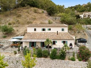 Casa en Puigpunyent. Moderno refugio de montaña con vistas panorámicas a la tramuntan