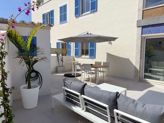 Rent Apartment in Cort. Fantástico apartamento de tres dormitorios con amplia terraza pr