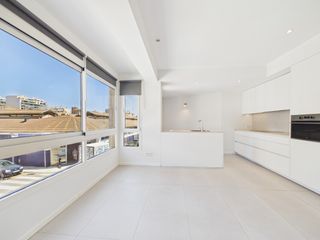 Lloguer Pis a Cort. Apartamento de tres dormitorios sin amueblar en el centro de san