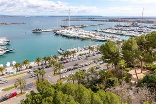 Apartament a Cort. Apartamento reformado y amueblado en primera línea del paseo mar