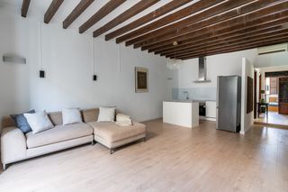 Appartamento in Cort. Amplio piso en la tercera planta de un prestigioso edificio del