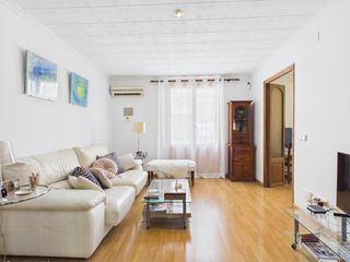 Apartamento en Santa Catalina. Encantador piso tradicional de tres dormitorios en el corazón de