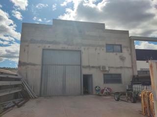 Industrial building in Plaça plana 5. Nau  industria a les planes