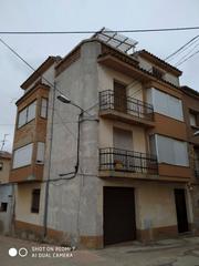 Casa a Carrer la bassa 10. Casa amb cantonera per viure!!