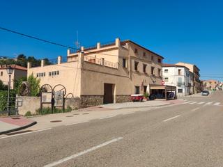 Masia a Avenida de aragón 60. Casa rústica amb allotjament i restaurant