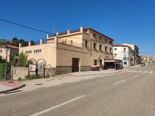 Masia a Avenida de arag�n 60. Casa r�stica amb allotjament i restaurant