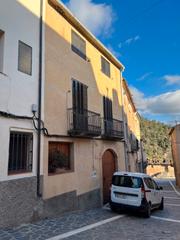 Masia  Carrer major. Casa rústica amb vistes als ports a prat de comte