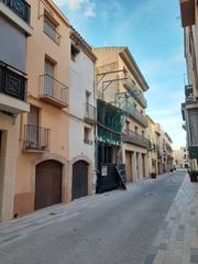 Casa a Carrer de sant bernat calvó 20. Casa con inquilino