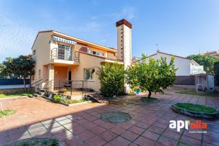 Casa  Plaza de la pau. Espectacular casa aislada en venta en el corazón de salou