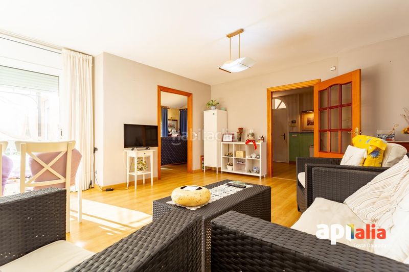 Foto a438c553-ea9d-43a2-a6a8-bb652c677f66. Casa amb calefacció aparcament a Centre Salou