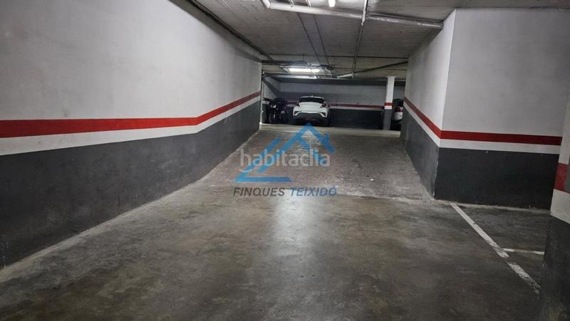 Foto 276ffd15-f3ed-4a3f-ab7a-c88fe6c40936. Parking voiture dans Barenys Salou