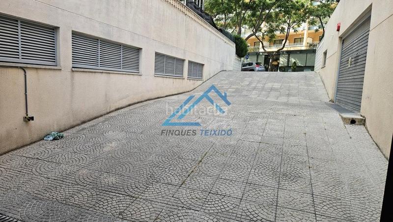 Foto b76bb0b2-b962-4a82-9b0a-5d2efd8b939d. Parking voiture dans Barenys Salou