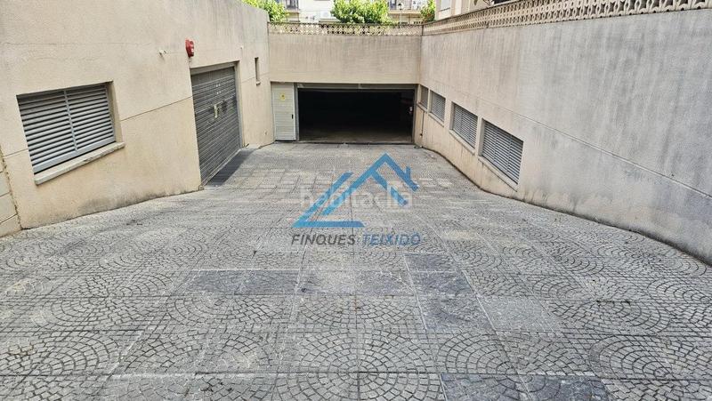 Foto c50b463c-f6d4-432e-be4f-7e9625fd6614. Parking voiture dans Barenys Salou
