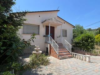 Semi detached house in Piera. Casa en urbanización piera