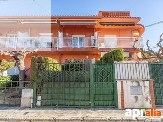 Reihenhaus  Calle de la noguera. Encantadora casa adosada en torredembarra.