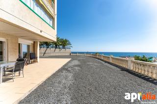 Flat  Calle de tortosa. Espectacular planta baja con vistas al mar y terraza de 600 m2