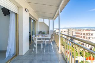 Apartament  Calle del penedès. Apartamento con licencia turística hutt a escasos metros de la p
