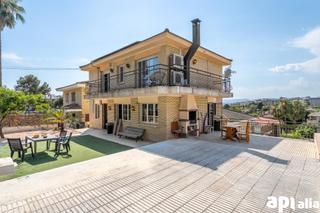 Chalet  Calle de salvador dalí. Fantástica casa asilada en salou