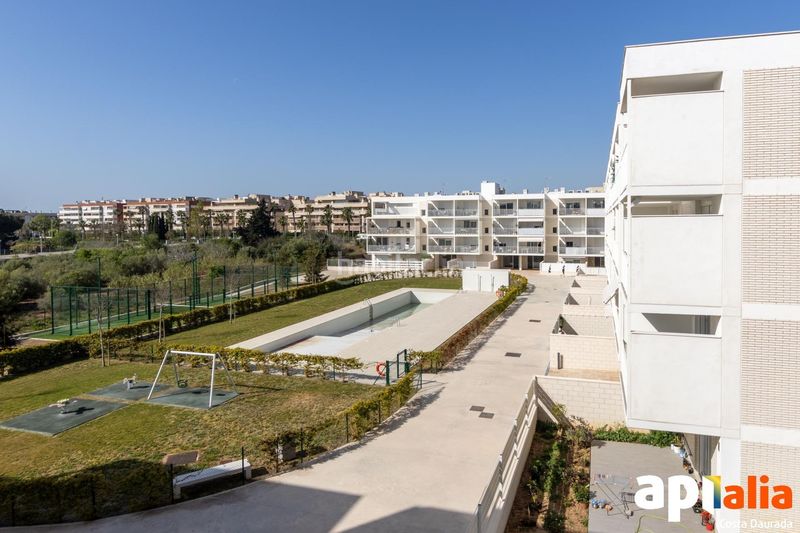 Foto b070c282-ec4c-4d42-aba7-698a1d82333d. Pis amb calefacció aparcament piscina a Plaça Europa - Port Aventura Salou