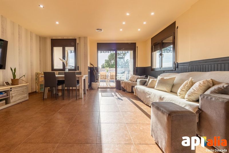 Foto a6526e1c-9e1c-4329-a400-bfaadd09f71c. Casa adossada amb calefacció aparcament piscina a Miami Platja