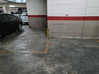 Autoparkplatz in Avinguda dàngel sallent 165. Plazas de coche y moto