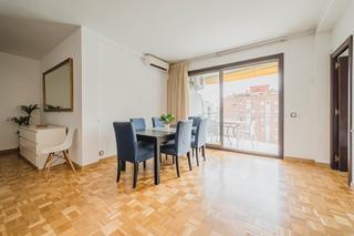 Location Appartement  Avinguda de roma. Piso alto y exterior de 5 dormitorios, 3 baños y terraza
