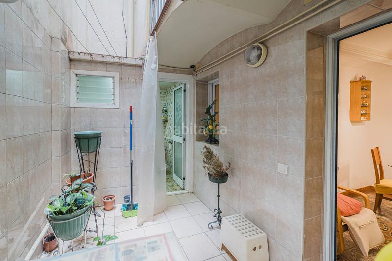 Foto b43a98c7-cd86-4156-ac7b-2fbd372110bb. Piso  con encanto de 2 dormitorios junto plaza santa madrona en Barcelona