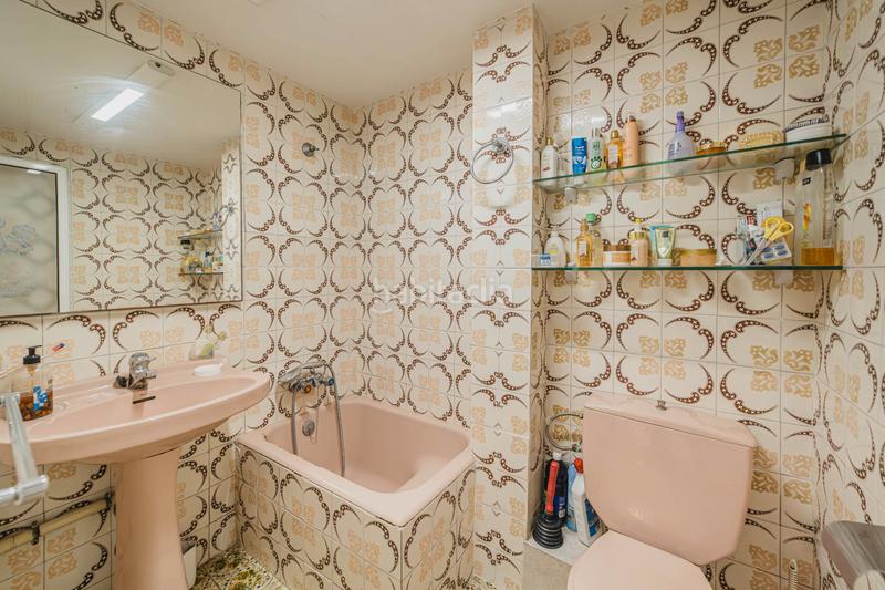 Foto bce44f02-ff01-4b4f-a2c0-46cb6237b197. Piso  con encanto de 2 dormitorios junto plaza santa madrona en Barcelona