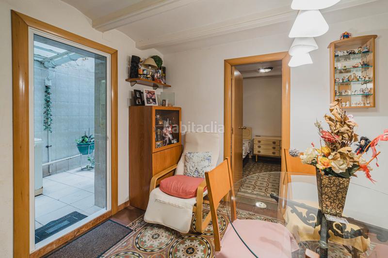 Foto bf6942e7-e723-4a26-9df7-5d328ec91f85. Piso  con encanto de 2 dormitorios junto plaza santa madrona en Barcelona