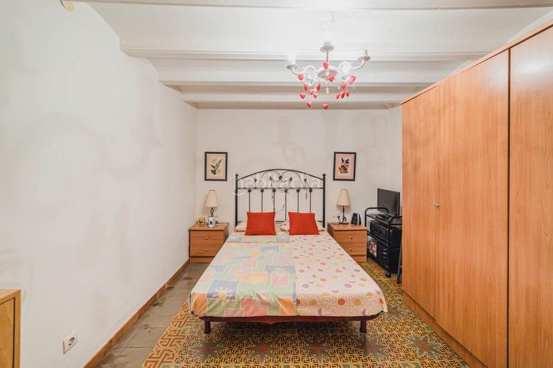 Foto c2bf828b-c268-4303-8466-f6b5235e5ff5. Piso  con encanto de 2 dormitorios junto plaza santa madrona en Barcelona
