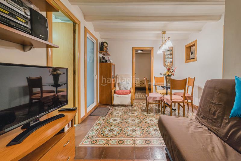 Foto c88a97bd-a4e5-430a-99ed-710f04e1868f. Piso  con encanto de 2 dormitorios junto plaza santa madrona en Barcelona