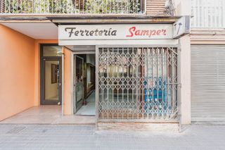 Local Comercial  Carrer de sant fructuós. Local en venta en sant fructuós, a pocos pasos de plaza españa