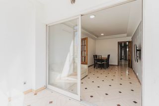 Pis  Passeig de la zona franca