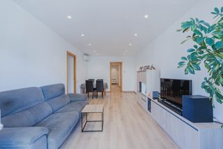 Pis  Carrer de llança. Piso reformado de 4 habitaciones con terraza y vistas a una zona