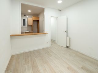 Appartamento  Carrer de valència. Piso exterior con balcón y doble orientación en finca con ascens