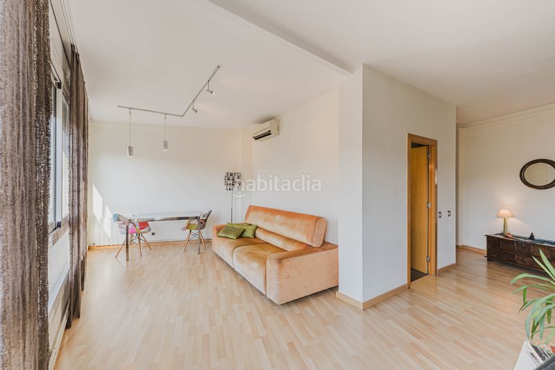 Foto c66d07ae-d2bc-4a3c-9e7a-1e93ac94821e. Pis amb calefacció a Sant Antoni Barcelona
