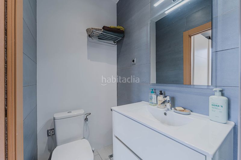 Foto 405c17de-202b-4a5e-8235-55b7abf937fb. Piso  en planta alta con balcón y vistas despejadas en Hostafrancs en Barcelona