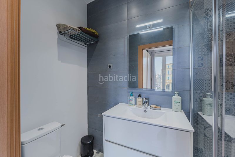 Foto 91affa92-fb78-45ac-a1e7-23778b42beb7. Piso  en planta alta con balcón y vistas despejadas en Hostafrancs en Barcelona