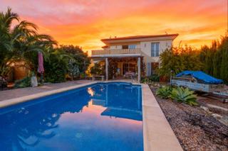 Xalet a Sant Llorenç des Cardassar. Una villa contemporánea, sólida y pensada para disfrutar a gran