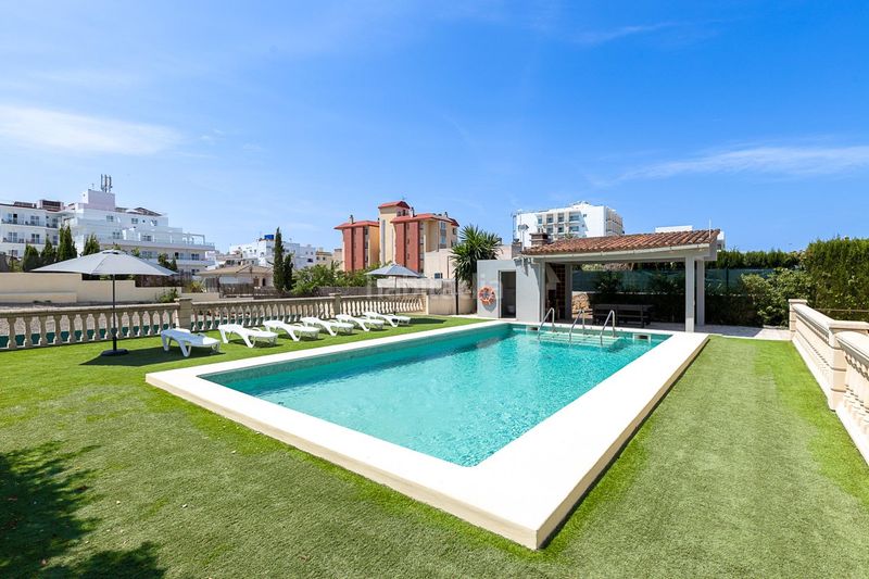 Foto e6357950-02b3-41a1-b0d3-046120650d34. Xalet amb aparcament piscina a S´Arenal Palma de Mallorca