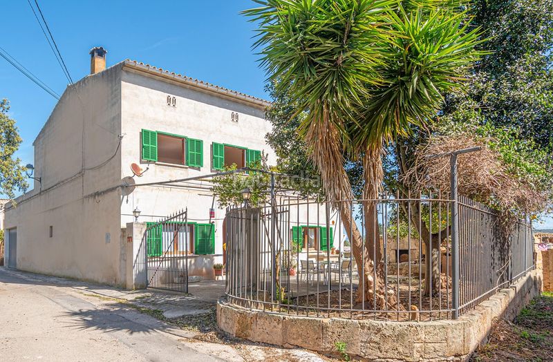 Foto f69c5a3e-9fc0-491e-9654-5d6f8a8a12b1. Casa amb aparcament a Sencelles