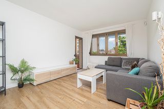 Lloguer Pis a Cas Capiscol. Piso reformado con cocina de diseño e isla junto a ocimax
