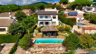 Chalet à Carrer pedraforca 477. Una casa con alma, vistas abiertas y vida tranquila en l’ametlla